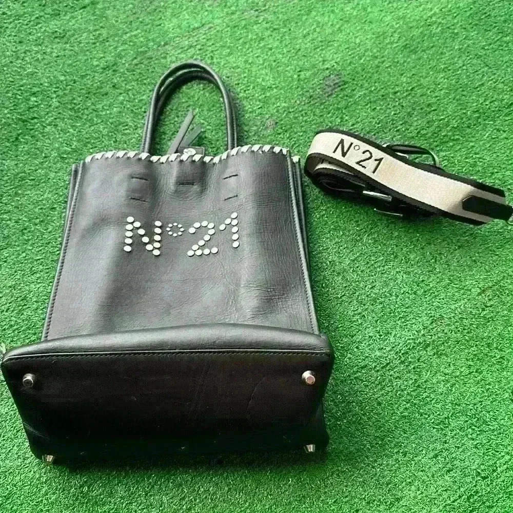 N• 21